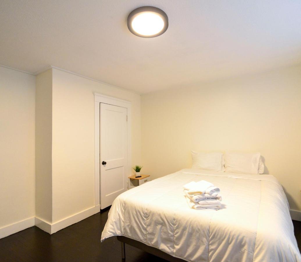 Modern Two Bedroom Condo - Boston Stoneham Exterior photo