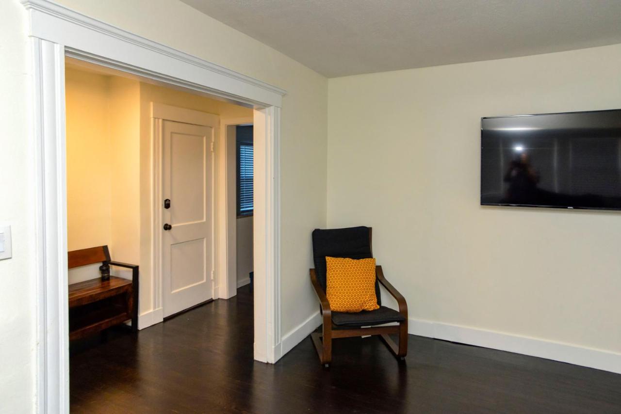 Modern Two Bedroom Condo - Boston Stoneham Exterior photo