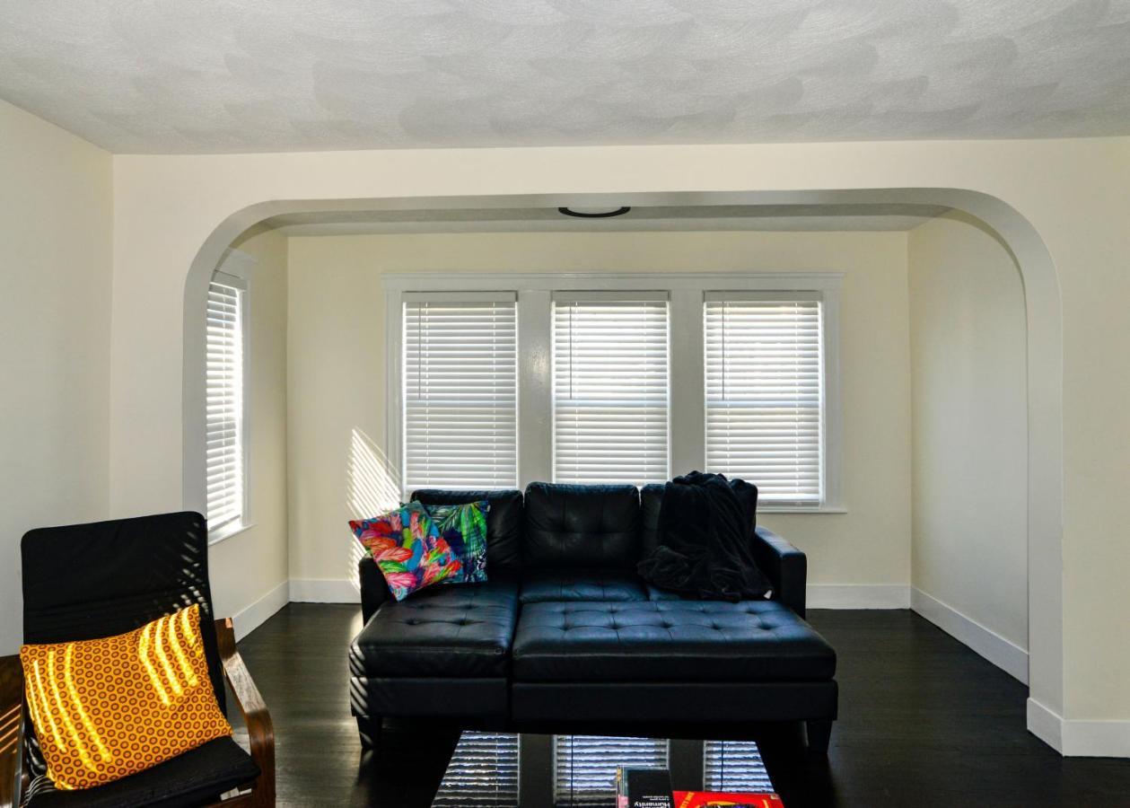 Modern Two Bedroom Condo - Boston Stoneham Exterior photo