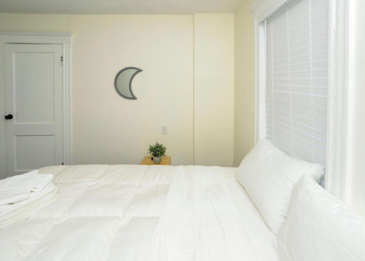 Modern Two Bedroom Condo - Boston Stoneham Exterior photo