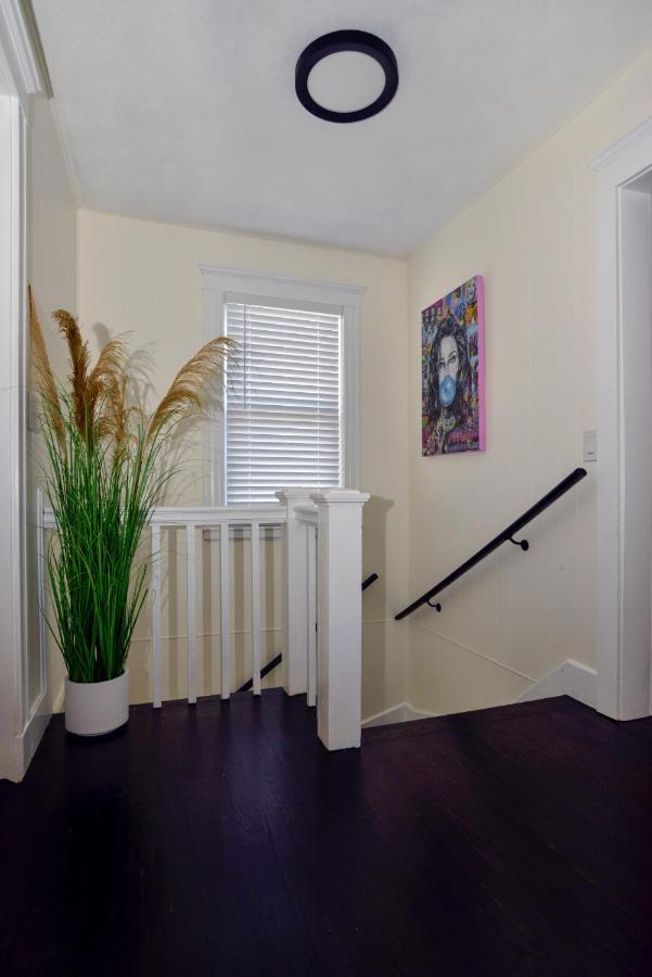 Modern Two Bedroom Condo - Boston Stoneham Exterior photo
