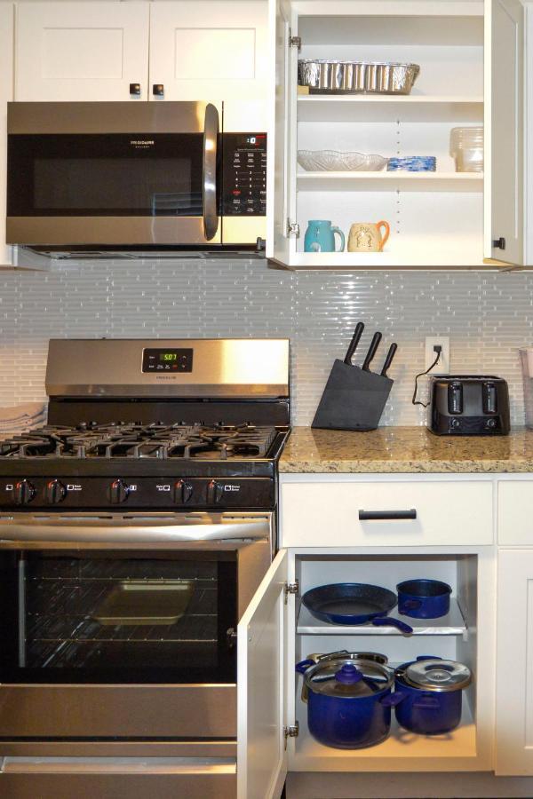 Modern Two Bedroom Condo - Boston Stoneham Exterior photo